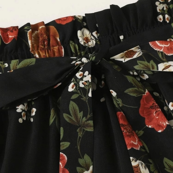 💌 Paperbag Waist Belted Floral Shorts - Picture 3 of 7